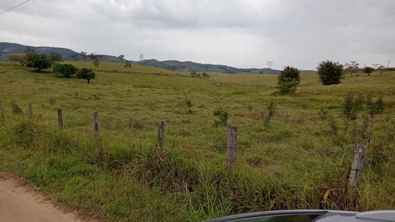 FAZENDA COM 165.29 ALQUEIRES ENTRE SÃO JOSÉ DOS CAMPOS A TAUBATÉ - São José dos Campos - 