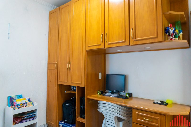 Casa à venda com 70m², 2 dormitórios, 01 banheiro e 01 vaga de garagem Rua Abagiba São Paulo - 