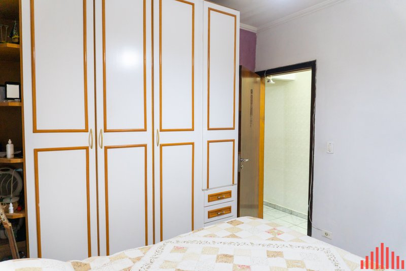 Casa à venda com 70m², 2 dormitórios, 01 banheiro e 01 vaga de garagem Rua Abagiba São Paulo - 