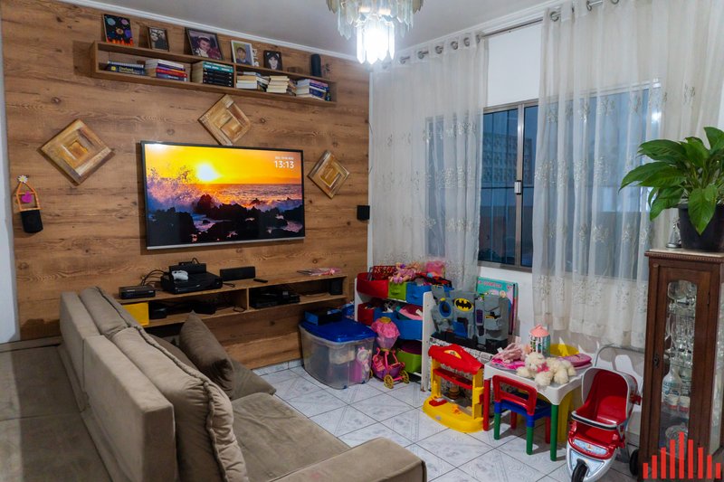 Casa à venda com 70m², 2 dormitórios, 01 banheiro e 01 vaga de garagem Rua Abagiba São Paulo - 