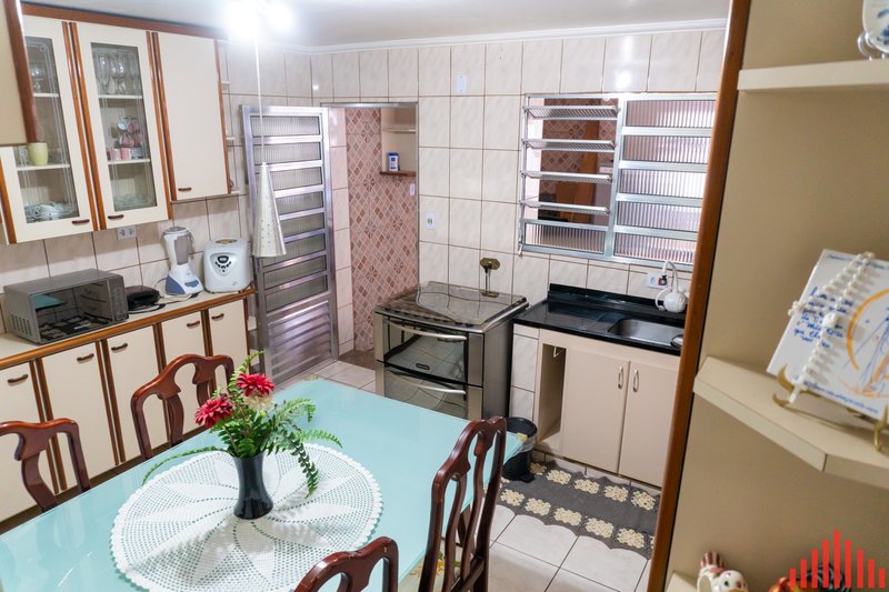 Casa à venda com 70m², 2 dormitórios, 01 banheiro e 01 vaga de garagem Rua Abagiba São Paulo - 