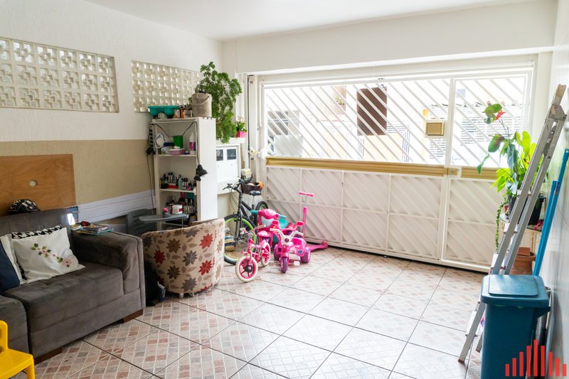 Casa à venda com 70m², 2 dormitórios, 01 banheiro e 01 vaga de garagem Rua Abagiba São Paulo - 