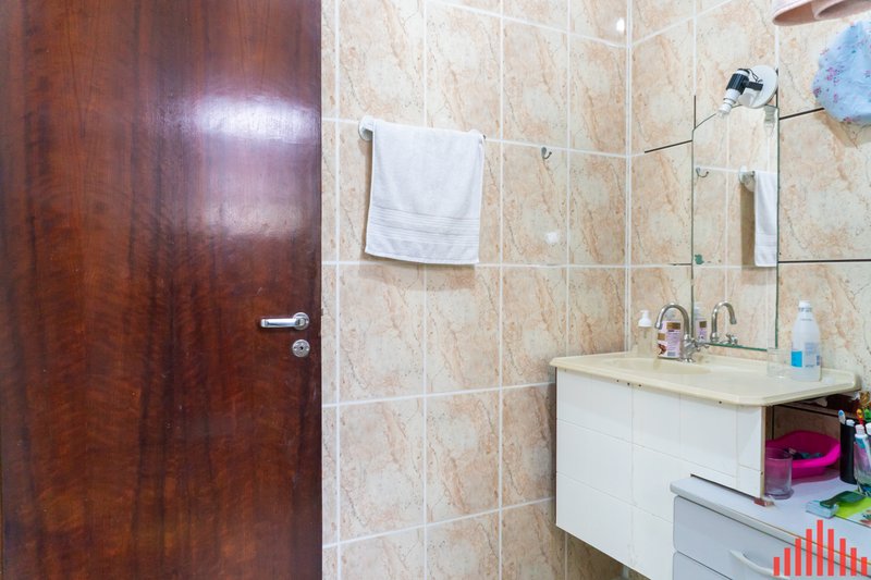 Casa à venda com 70m², 2 dormitórios, 01 banheiro e 01 vaga de garagem Rua Abagiba São Paulo - 