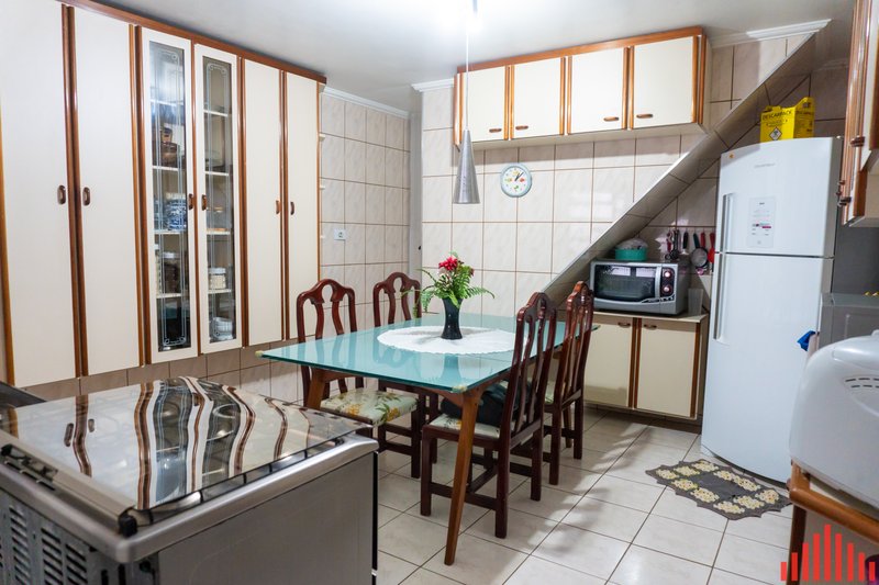 Casa à venda com 70m², 2 dormitórios, 01 banheiro e 01 vaga de garagem Rua Abagiba São Paulo - 