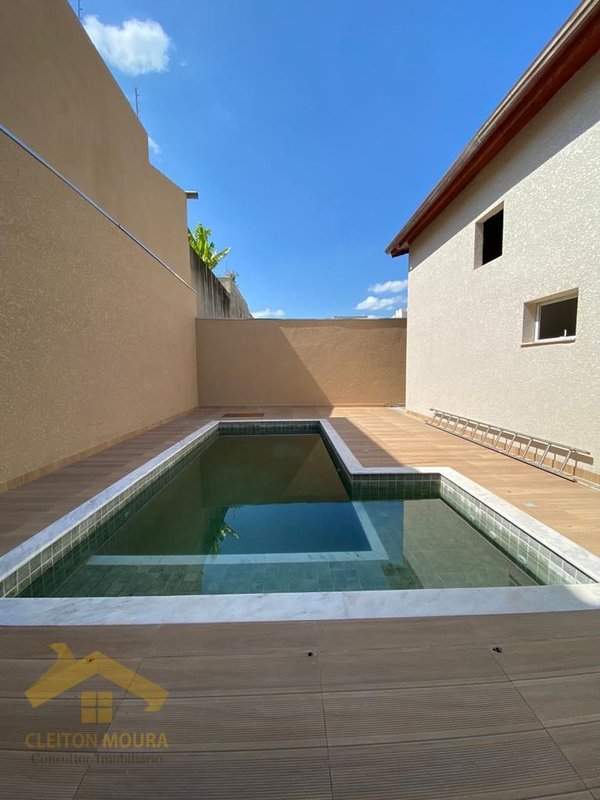 Casa Térrea com Piscina à Venda em Cajamar, no Portal dos Ipês Rua Jacubinas Cajamar - 