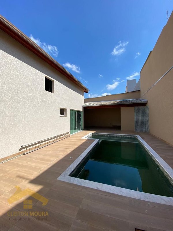 Casa Térrea com Piscina à Venda em Cajamar, no Portal dos Ipês Rua Jacubinas Cajamar - 