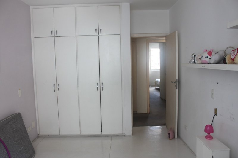 3 dorm, 1 suite, 2 banheiros,2 vagas, 198m² Rua Abílio Soares São Paulo - 