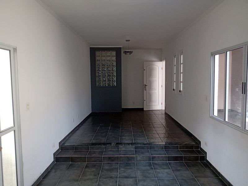 CASA NO PARQUE INDUSTRIAL EM SÃO JOSÉ DOS CAMPOS, S.P - São José dos Campos - 