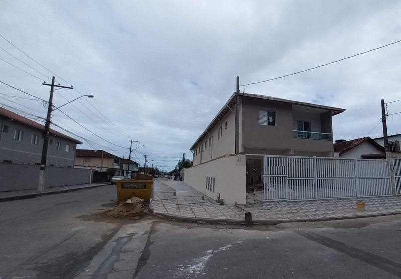 Casa de condomínio á venda, 2 dormitórios, 52, 1 vaga de Garagem ! Rua Heitor Vila-Lobos Praia Grande - 