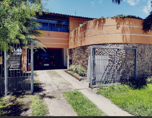 Casa com piscina clube 500 Rua dos Flamboyants Guaratinguetá - 