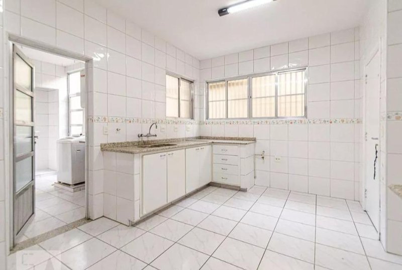 3 dormitórios, 2 suítes, 3 banheiros, sala de jantar, lavanderia 150m² Praça Amadeu Amaral São Paulo - 