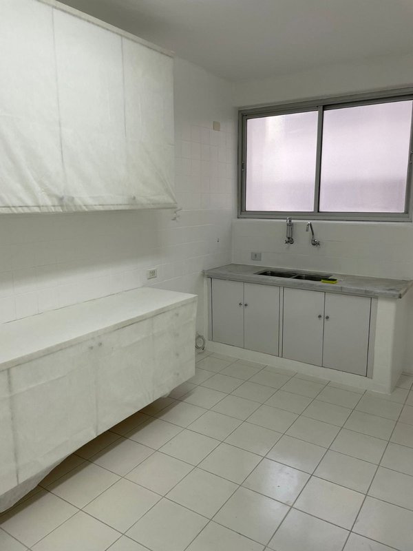 3 Dormitórios  1 Cozinha  1 Lavanderia  2 Banheiros  1 Sala 175,11 mts² Alameda Itu São Paulo - 