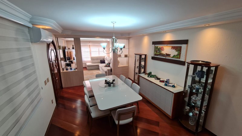 3 quartos  (1 suíte) 300 m²  4 vagas  4 banheiros Rua Augusto Goulart São Paulo - 