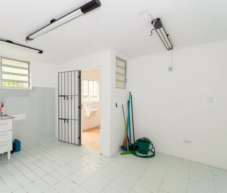 3 dormitórios sendo 1 suíte, 1 banheiro e 2 vagas 185m² Rua Paulistânia São Paulo - 