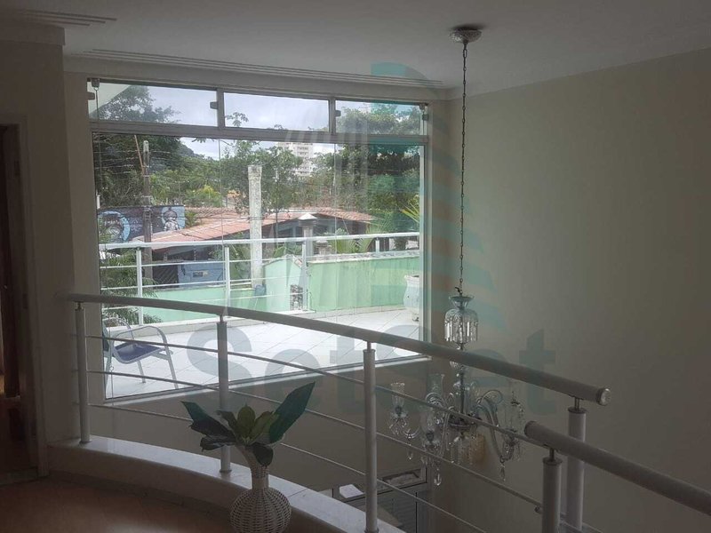 Sobrado com 4 dormitórios sendo 4 suítes para Locação - Guarujá - 