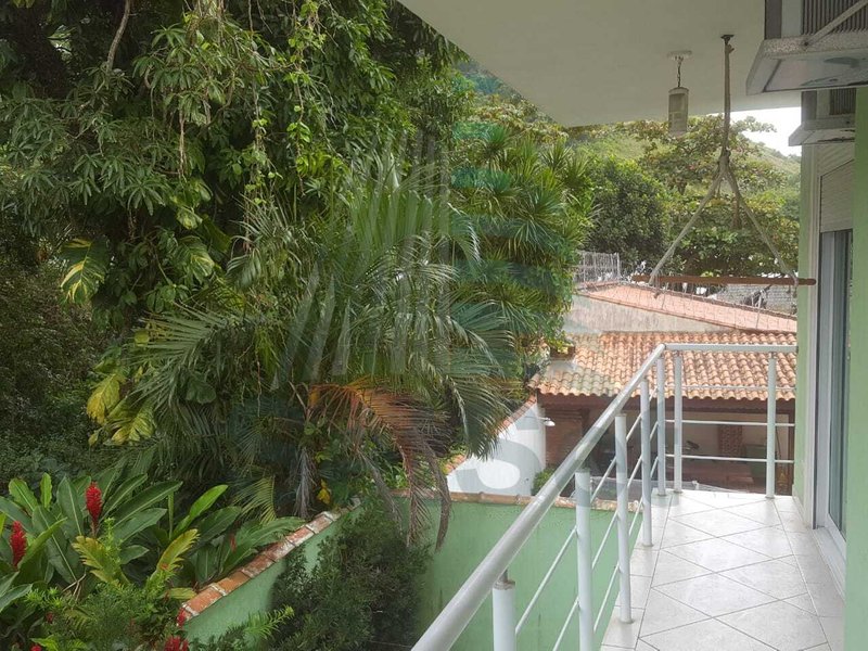 Sobrado com 4 dormitórios sendo 4 suítes para Locação - Guarujá - 