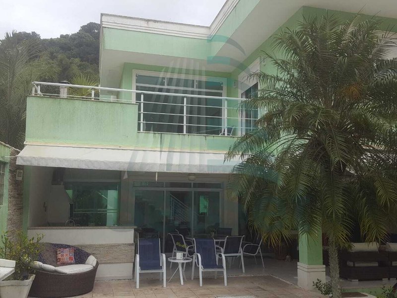 Sobrado com 4 dormitórios sendo 4 suítes para Locação - Guarujá - 