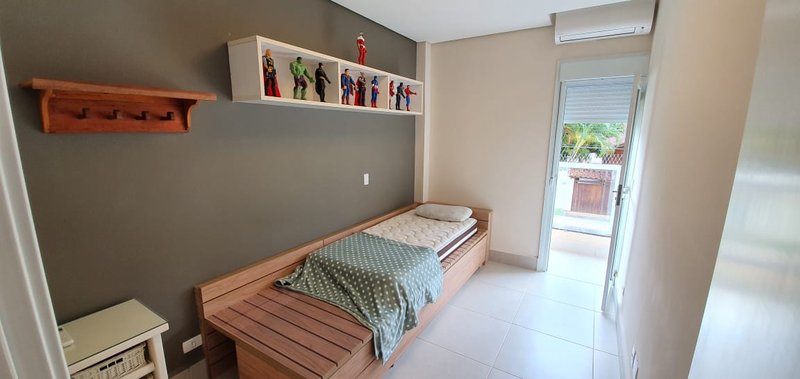 Casa em condomínio com 4 suítes e Piscina Privativa - LOCAÇÃO DIÁRIA - São Sebastião - 