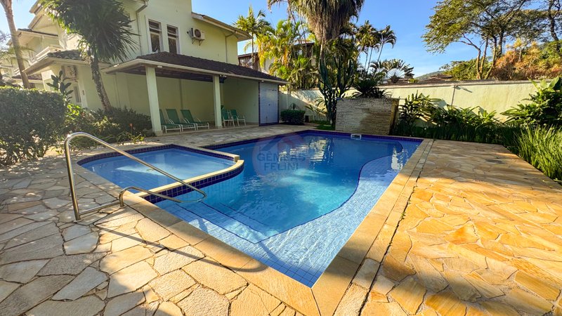 Casa em condominio, ofuro e piscina privativa e Localiza&ccedil;&atilde;o Privilegiada - DI&Aacute;RIA  São Sebastião - 