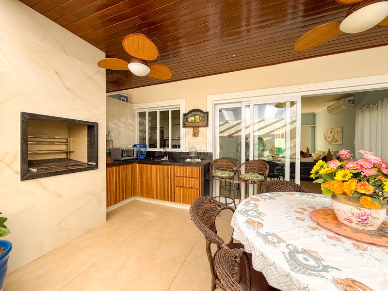 Casa em condominio, ofuro e piscina privativa e Localiza&ccedil;&atilde;o Privilegiada - DI&Aacute;RIA  São Sebastião - 