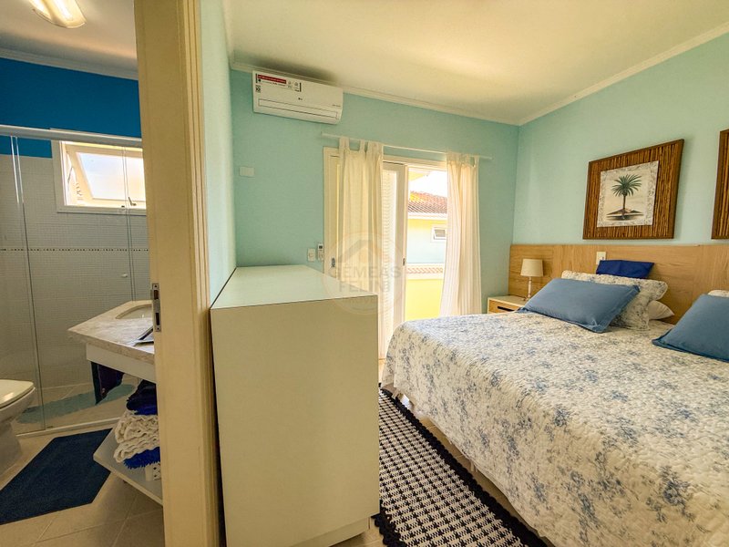 Casa em condominio, ofuro e piscina privativa e Localiza&ccedil;&atilde;o Privilegiada - DI&Aacute;RIA  São Sebastião - 