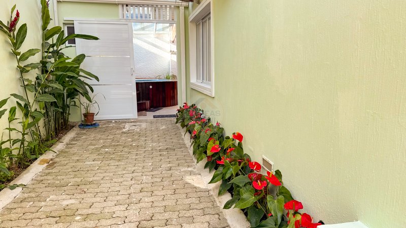 Casa em condominio, ofuro e piscina privativa e Localiza&ccedil;&atilde;o Privilegiada - DI&Aacute;RIA  São Sebastião - 