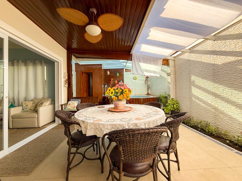 Casa em condominio, ofuro e piscina privativa e Localiza&ccedil;&atilde;o Privilegiada - DI&Aacute;RIA  São Sebastião - 