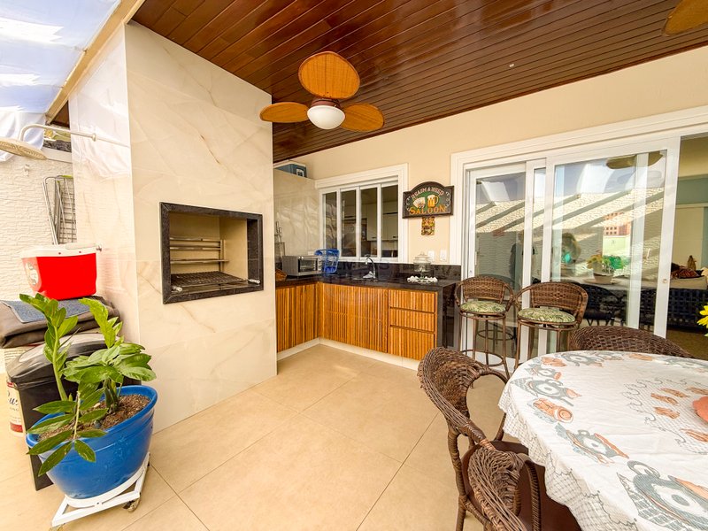 Casa em condominio, ofuro e piscina privativa e Localiza&ccedil;&atilde;o Privilegiada - DI&Aacute;RIA  São Sebastião - 