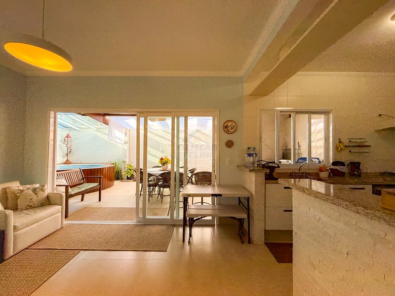 Casa em condominio, ofuro e piscina privativa e Localiza&ccedil;&atilde;o Privilegiada - DI&Aacute;RIA  São Sebastião - 