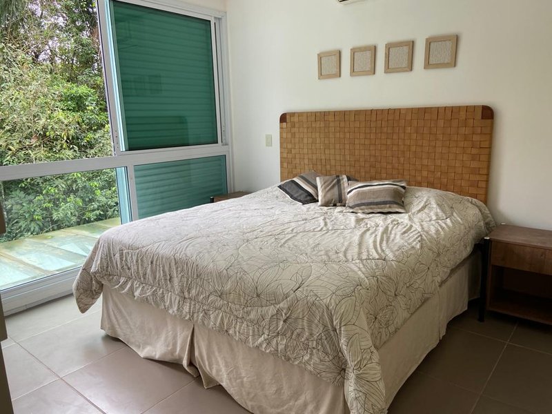 Casa em Condomínio com 4 Suítes na Praia de Juquehy À Venda Rua Dionisio Benedito Faustino São Sebastião - 