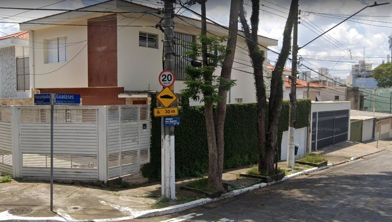 Suítes  1 ,Vagas  6, Quartos 3, 243m² Avenida Piassanguaba São Paulo - 