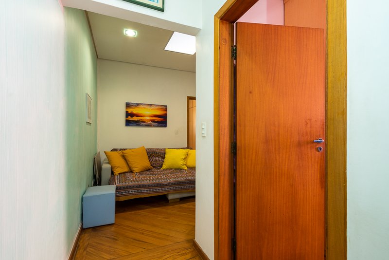 Casa 2 dorm, 3 banheiros, 5 vagas, 263m² Rua Dona Ana Pimentel São Paulo - 