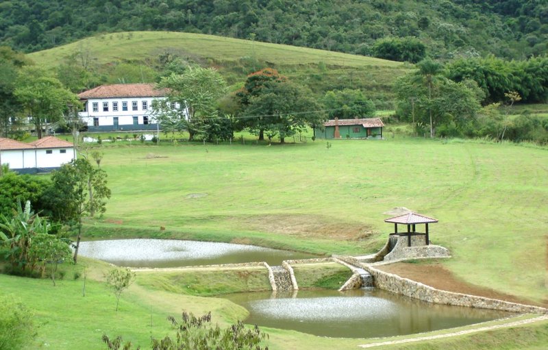 FAZENDA CENTENÁRIA COM 64 ALQUEIRES EM LORENA, S.P - Lorena - 