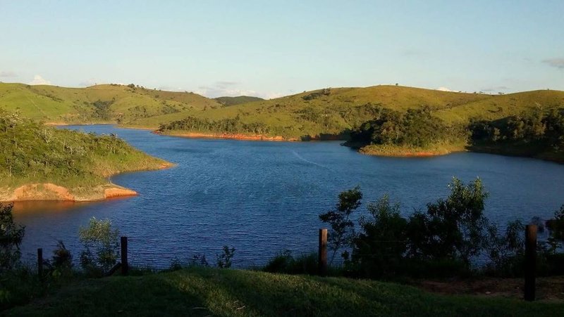 ÁREA RURAL COM 30.000 METROS  BEIRA DA REPRESA EM JAMBEIRO, S.P - JAMBEIRO - 