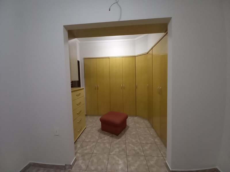 LINDA CASA NO JARDIM LUCÉLIA, SEMIMOBILIADA, COM CASA DE 3 CÔMODOS NOS FUNDOS - Sumaré - 