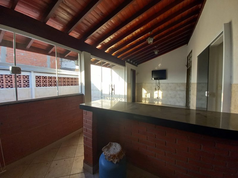 LINDA CASA NO JARDIM LUCÉLIA, SEMIMOBILIADA, COM CASA DE 3 CÔMODOS NOS FUNDOS - Sumaré - 