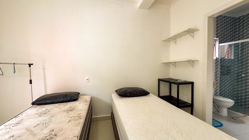Casa Fora de Condomínio na Praia de Juquehy, 4 quartos, 350m². - LOCAÇÃO ANUAL Caminho do Caçador São Sebastião - 