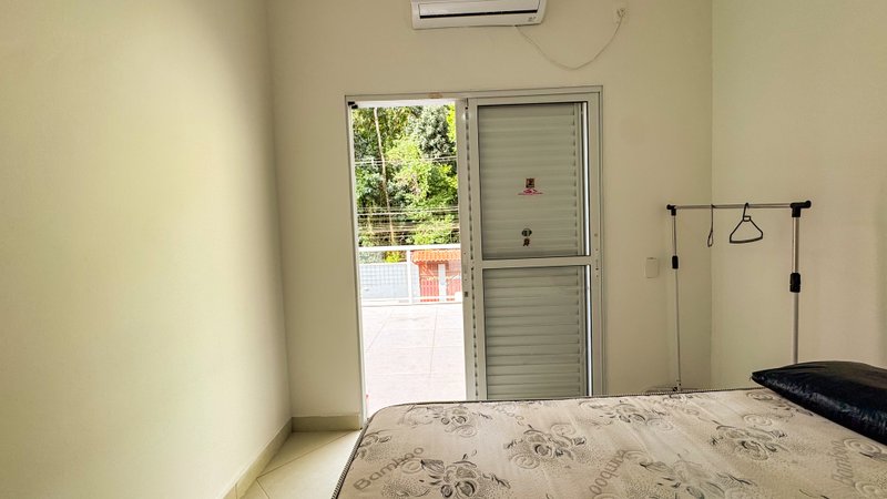 Casa Fora de Condomínio na Praia de Juquehy, 4 quartos, 350m². - LOCAÇÃO ANUAL Caminho do Caçador São Sebastião - 