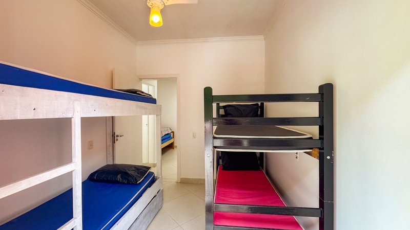 Casa Fora de Condomínio na Praia de Juquehy, 4 quartos, 350m². - LOCAÇÃO ANUAL Caminho do Caçador São Sebastião - 