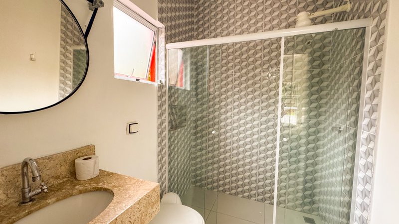 Casa Fora de Condomínio na Praia de Juquehy, 4 quartos, 350m². - LOCAÇÃO ANUAL Caminho do Caçador São Sebastião - 