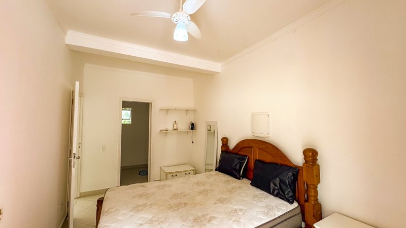 Casa Fora de Condomínio na Praia de Juquehy, 4 quartos, 350m². - LOCAÇÃO ANUAL Caminho do Caçador São Sebastião - 