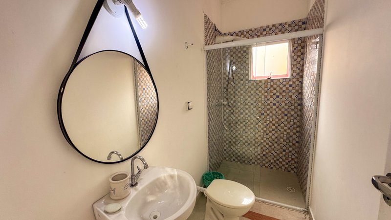 Casa Fora de Condomínio na Praia de Juquehy, 4 quartos, 350m². - LOCAÇÃO ANUAL Caminho do Caçador São Sebastião - 