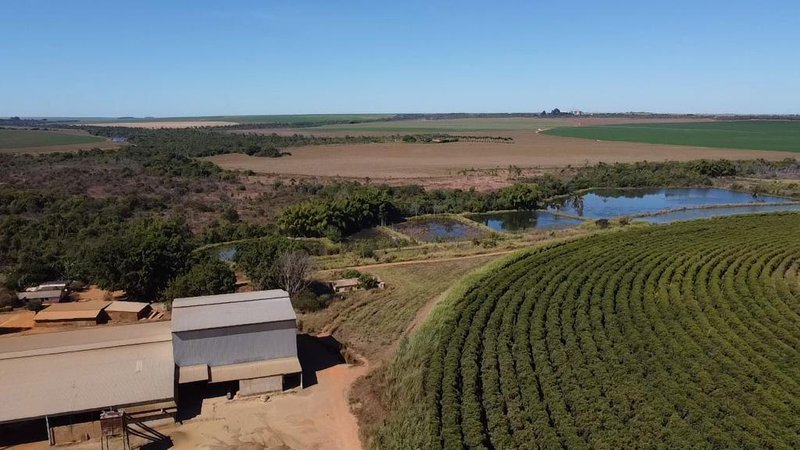 FAZENDA COM 1.000 HECTARES EM NA REGIÃO DE UNAÍ MG - Unaí - 