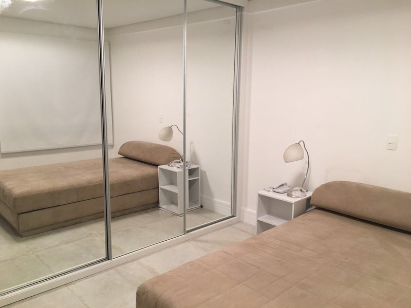 2 dorm, 1 banheiro, 2 vagas, 117m² Rua José Maria Lisboa São Paulo - 
