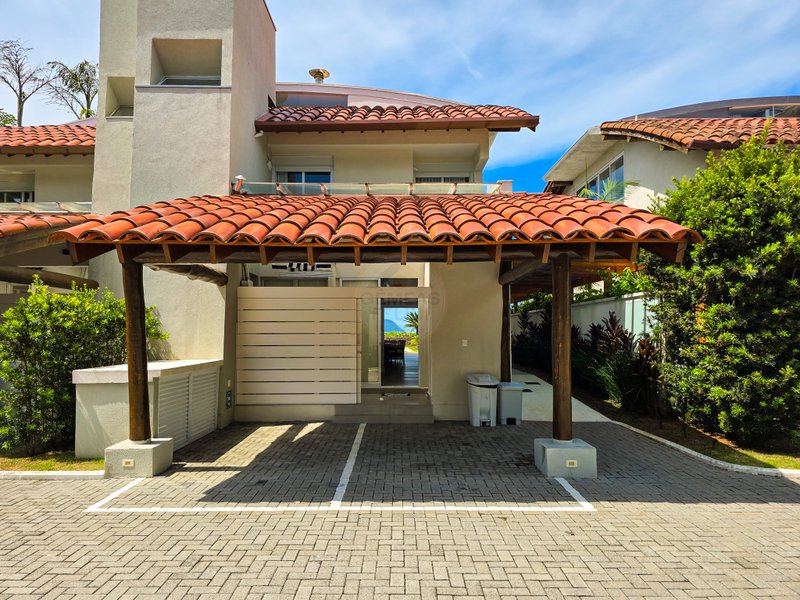 Casa luxuosa frente ao mar com 6 suítes, Praia de Barra do Una - VENDA / LOCAÇÕES  São Sebastião - 