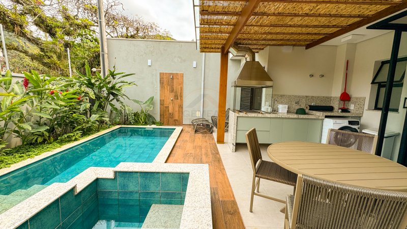 CASA EM CONDOMÍNIO À VENDA NA PRAIA DE JUQUEHY! - São Sebastião - 
