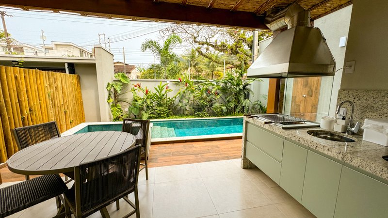 CASA EM CONDOMÍNIO À VENDA NA PRAIA DE JUQUEHY! - São Sebastião - 
