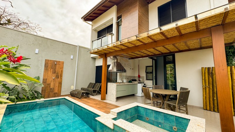 CASA EM CONDOMÍNIO À VENDA NA PRAIA DE JUQUEHY! - São Sebastião - 