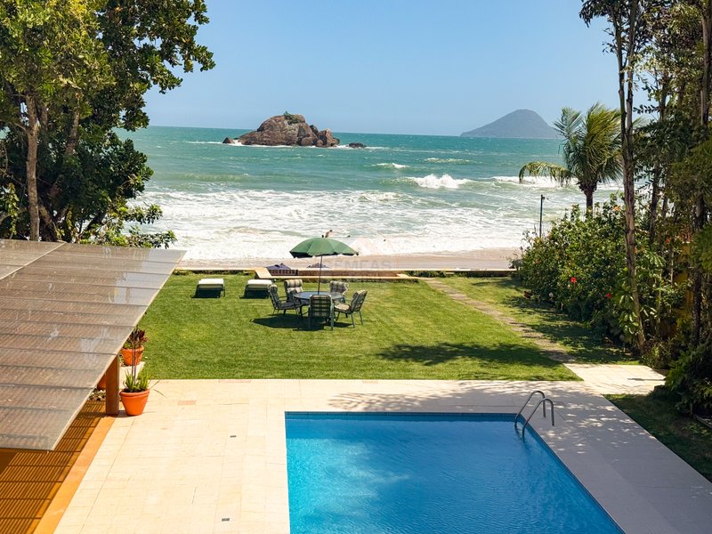 Casa P&eacute; na Areia na Praia de Juquehy com Piscina e Jardim - LOCA&Ccedil;&Atilde;O DI&Aacute;RIA  São Sebastião - 