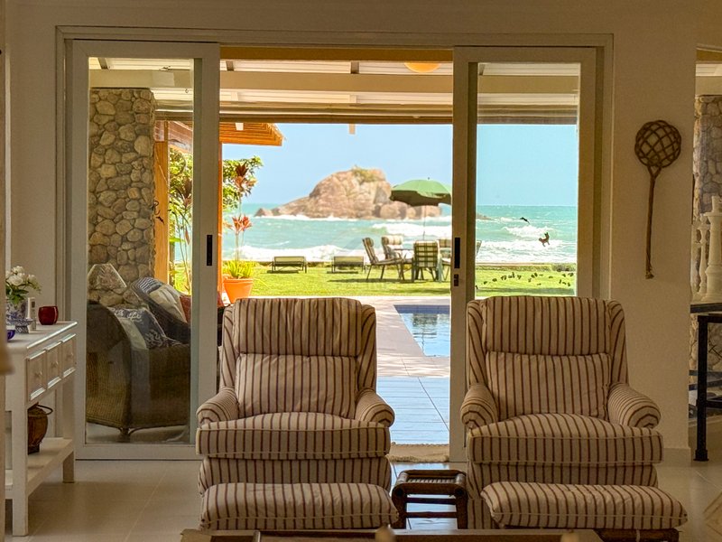 Casa P&eacute; na Areia na Praia de Juquehy com Piscina e Jardim - LOCA&Ccedil;&Atilde;O DI&Aacute;RIA  São Sebastião - 